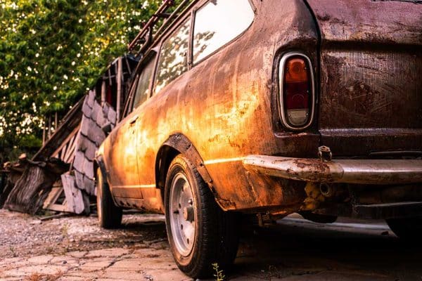 Photo of rusted car